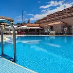 アパート The Heights - Cristianos - Heated Pool - Wifi Free ロスクリスティアーノス
